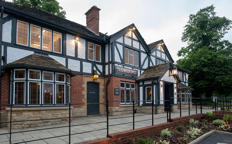 External picture of the Flower Pot pub and restaurant with beer garden near Macclesfield, Jodrell Bank and Congleton